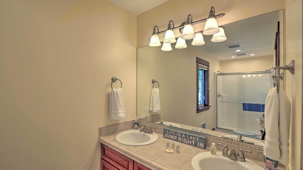 Photo of Bathroom in Eatonville