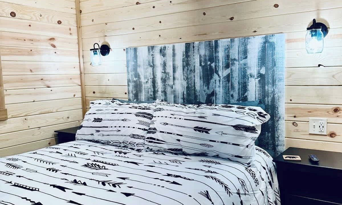 Photo of Bedroom in Island Park