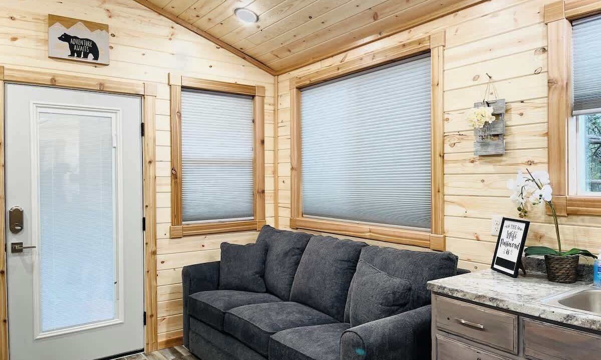 Photo of Livingroom in Island Park