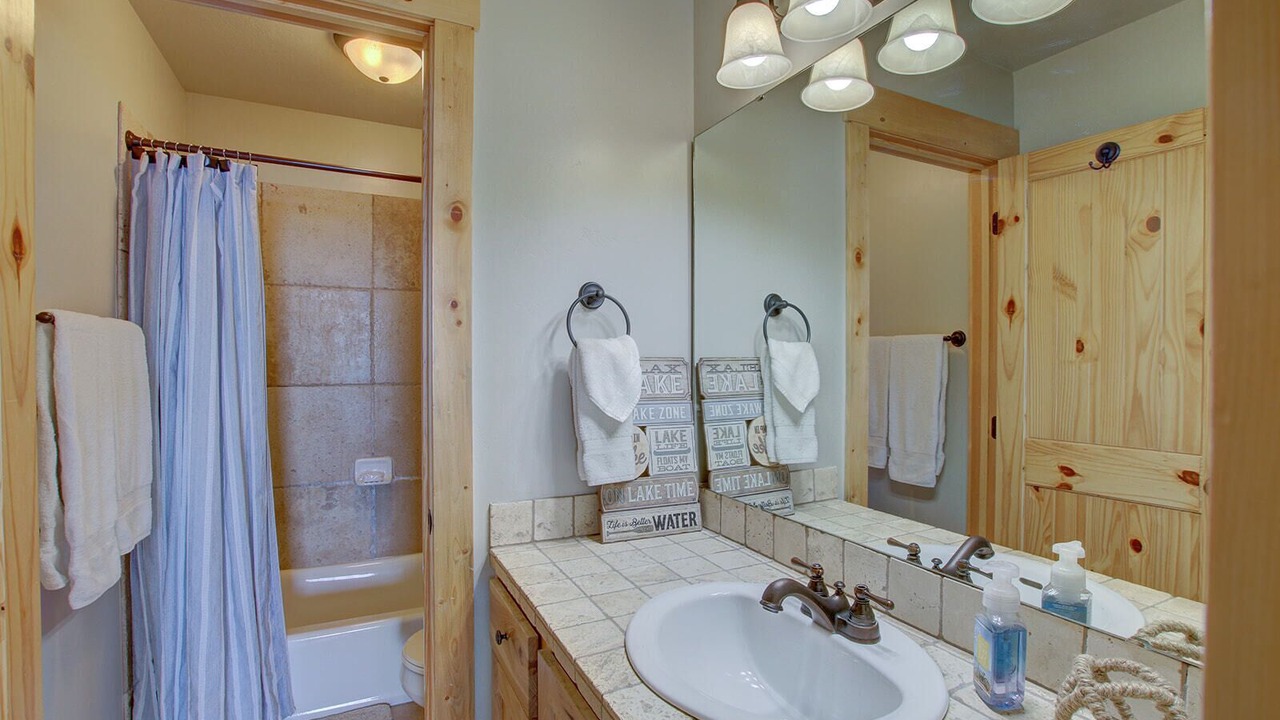 Photo of Bathroom in Harbor Village