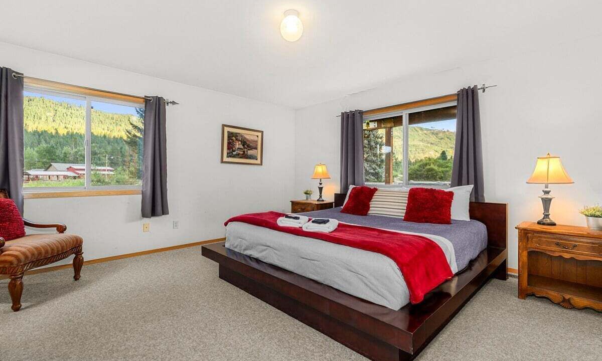 Photo of Bedroom in Leavenworth