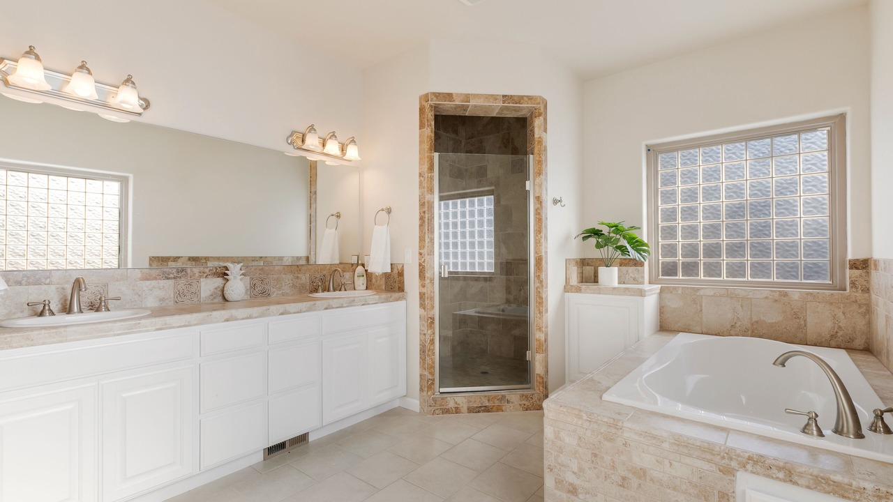 Photo of Bathroom in Sisters