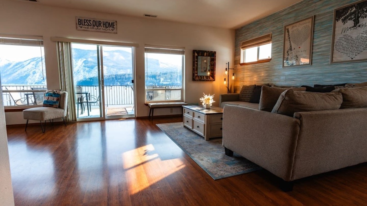 Photo of Livingroom in Bayview