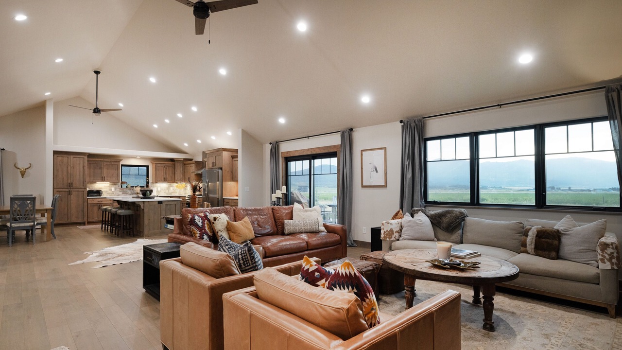 Photo of Livingroom in Victor