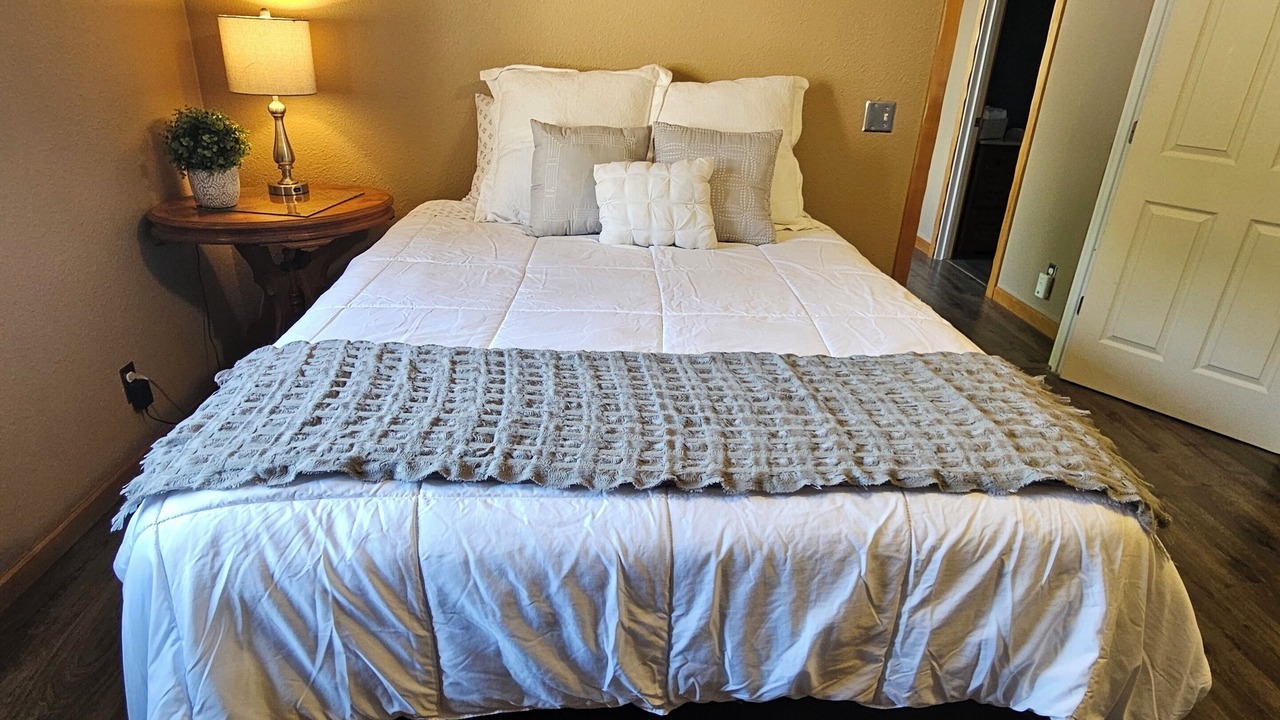 Photo of Bedroom in Grants Pass
