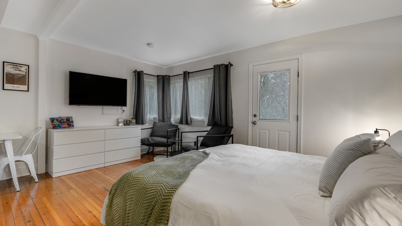 Photo of Bedroom in Quilcene