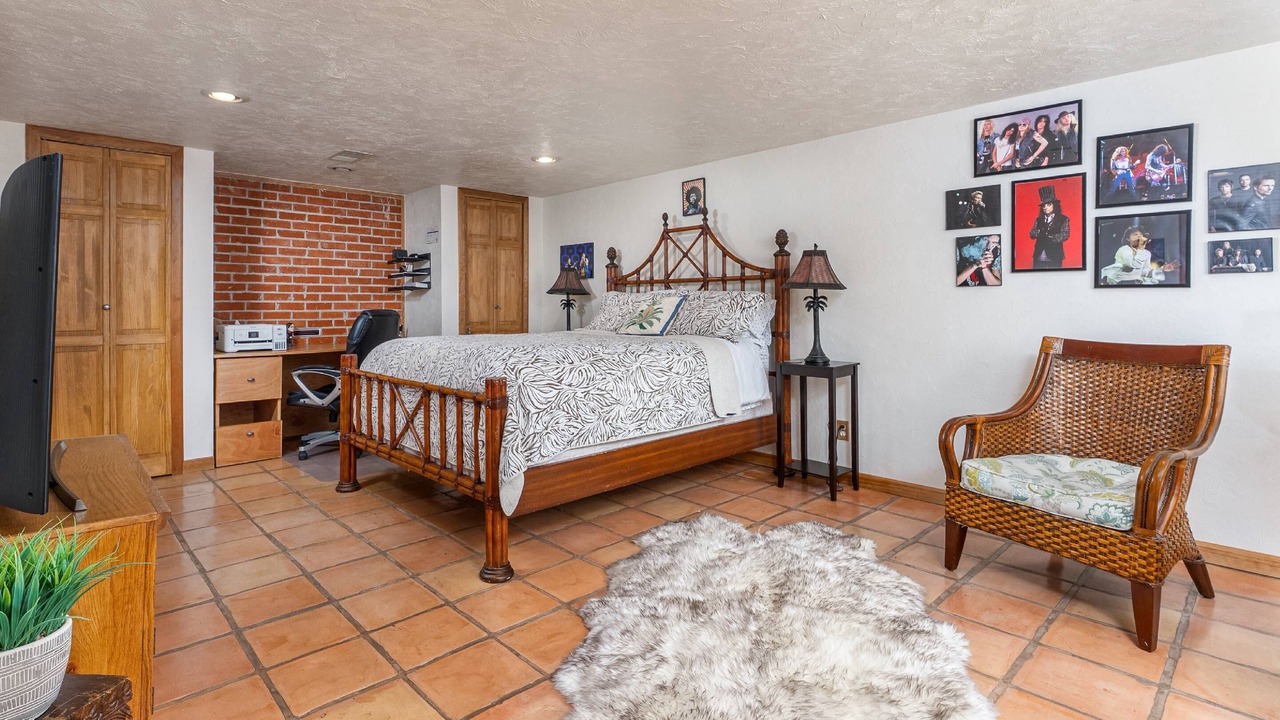 Photo of Bedroom in Central Rim