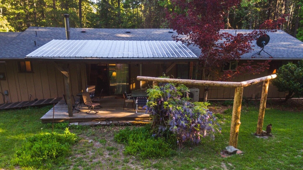 Photo of Patio Balcony in Cave Junction