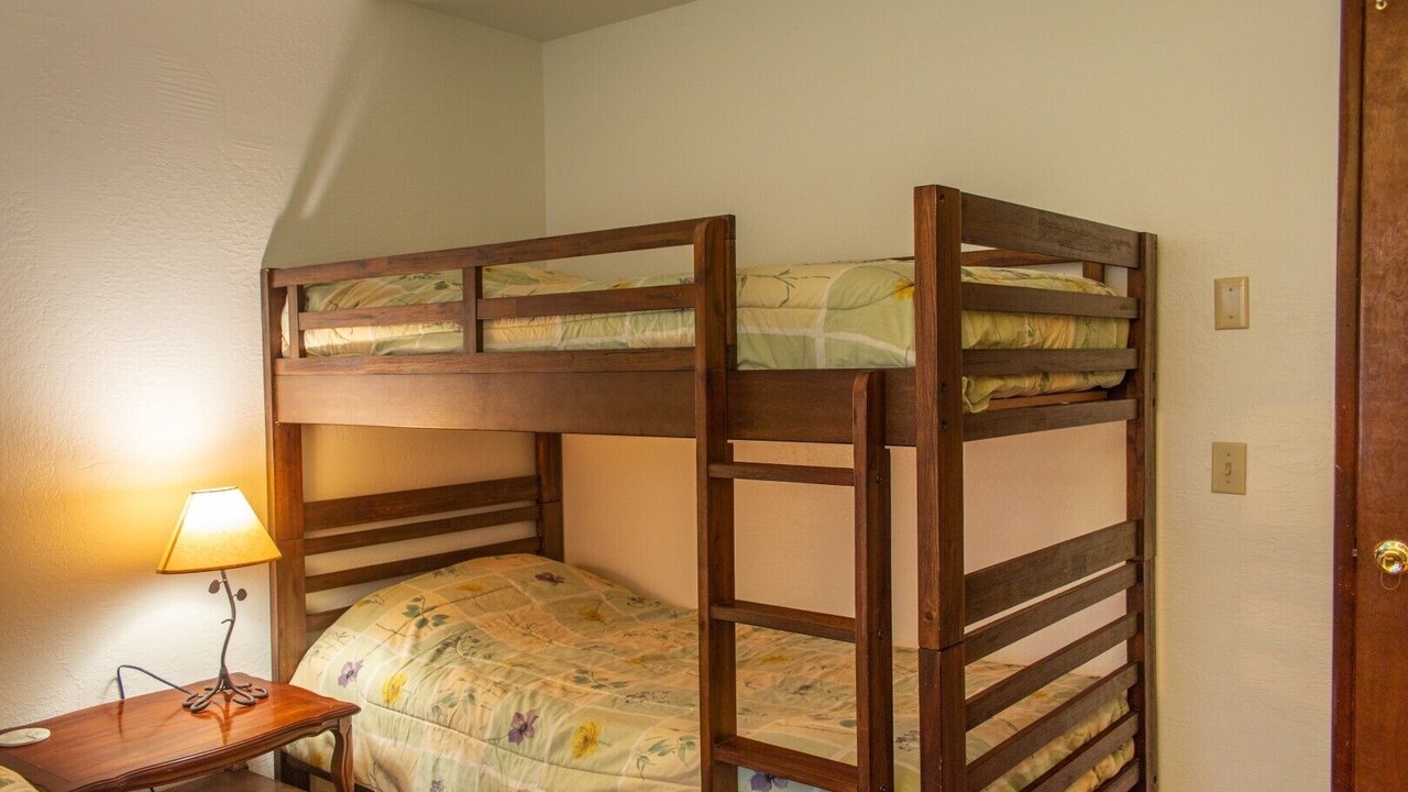 Photo of Bedroom in Cave Junction