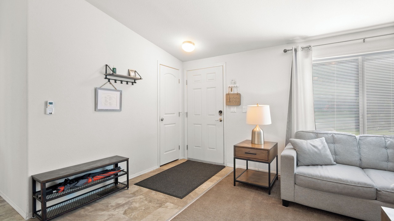Photo of Livingroom in Langley