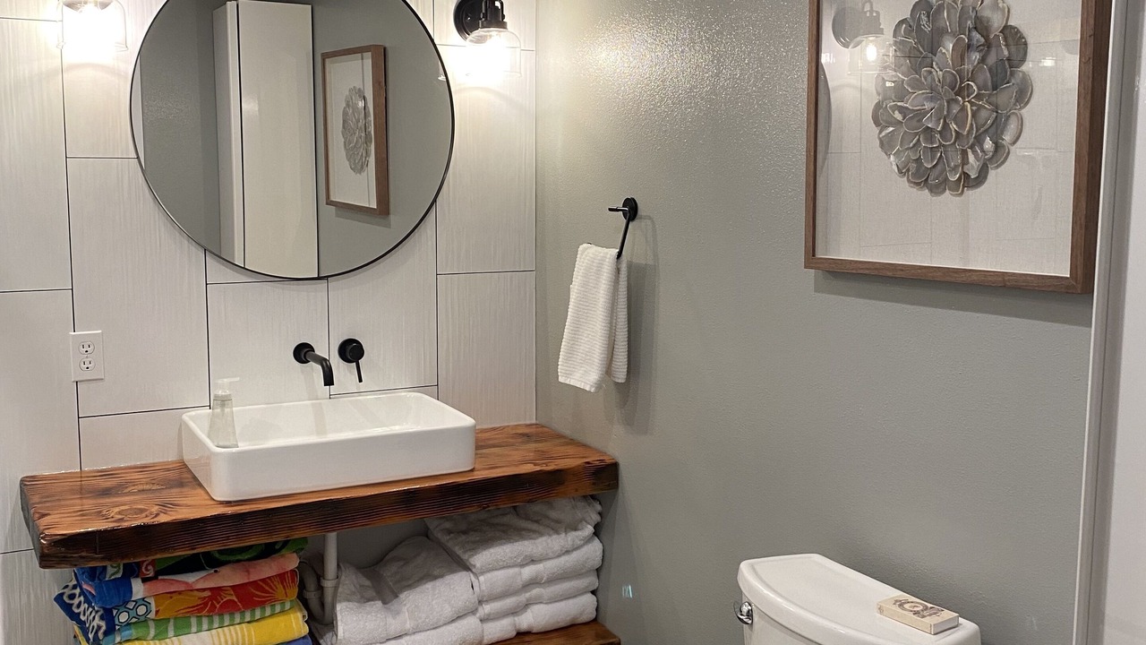 Photo of Bathroom in Longbranch