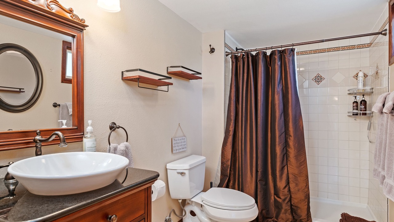 Photo of Bathroom in Longbranch