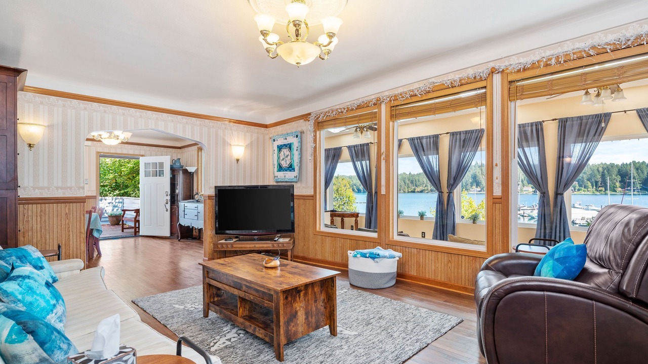 Photo of Livingroom in Longbranch