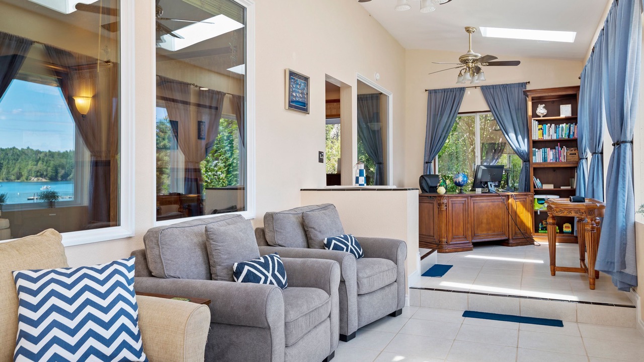 Photo of Bedroom in Longbranch