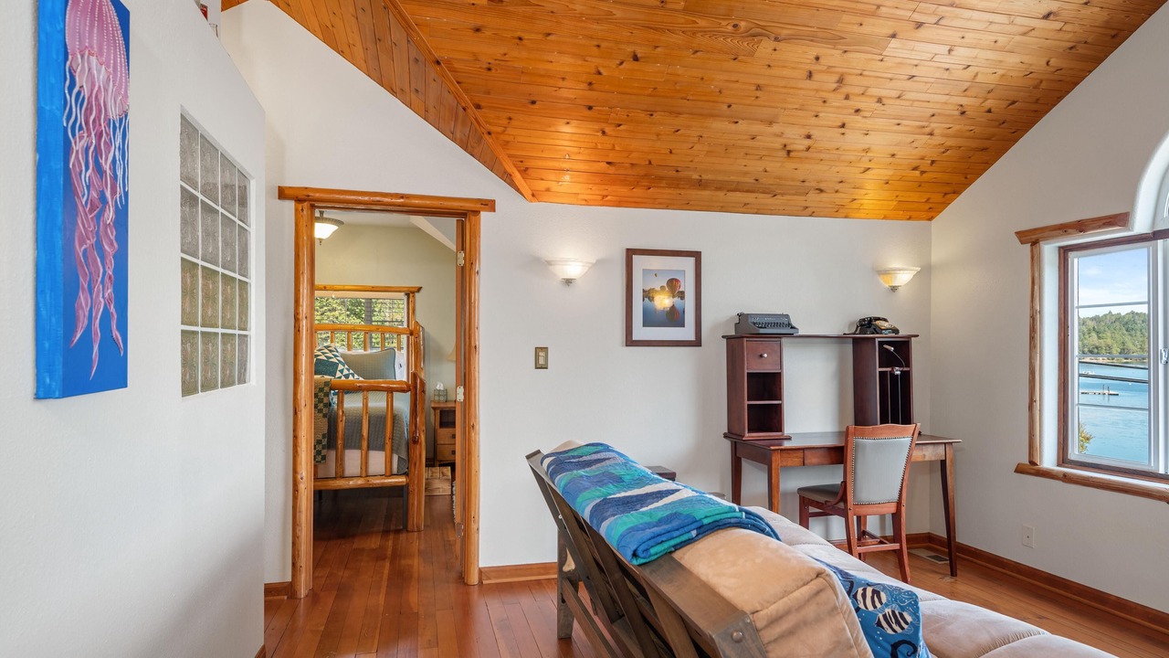 Photo of Bedroom in Longbranch