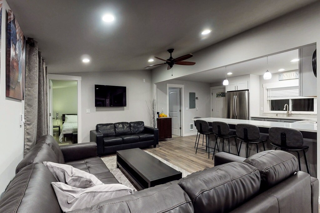 Photo of Livingroom in Manson