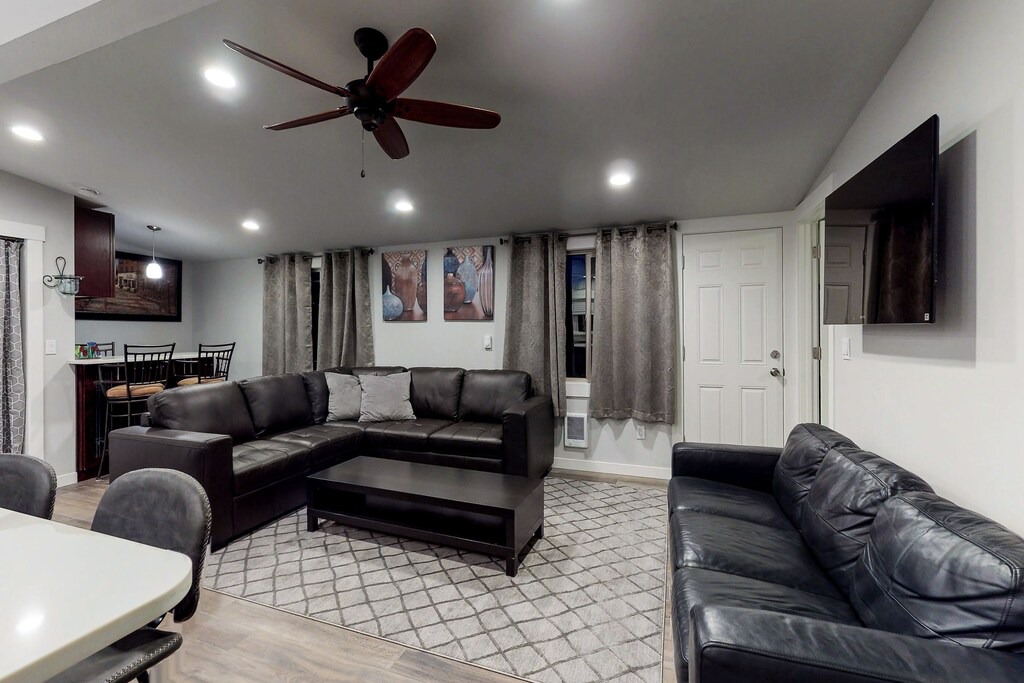 Photo of Livingroom in Manson