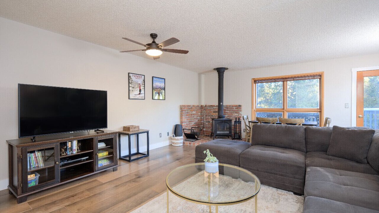 Photo of Livingroom in Big Sky
