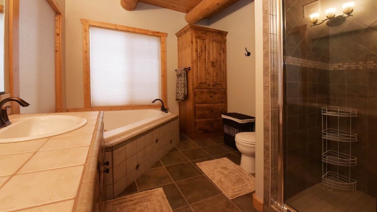 Photo of Bathroom in Island Park
