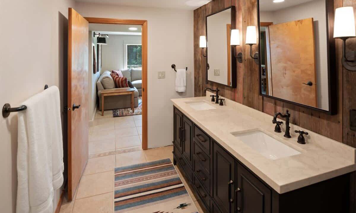 Photo of Bathroom in Ponder Point