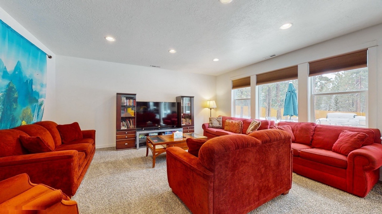Photo of Livingroom in Deschutes River Woods