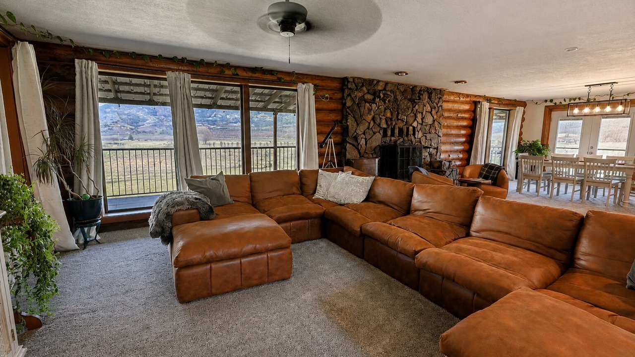 Photo of Livingroom in Oroville
