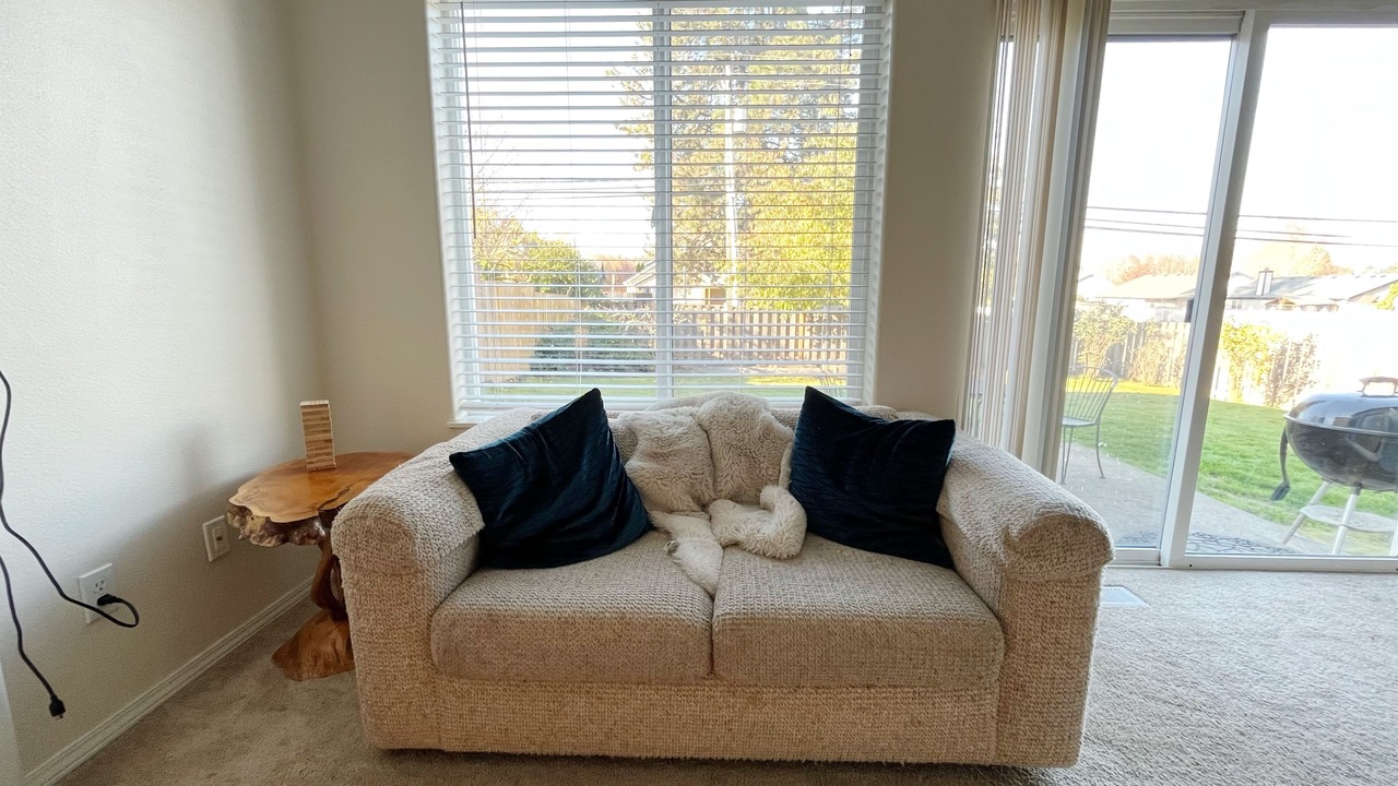 Photo of Livingroom in Five Oaks