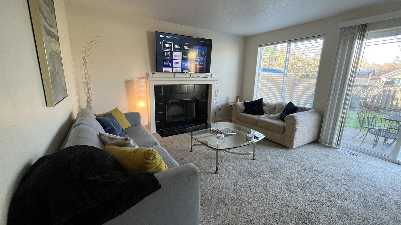 Photo of Livingroom in Five Oaks
