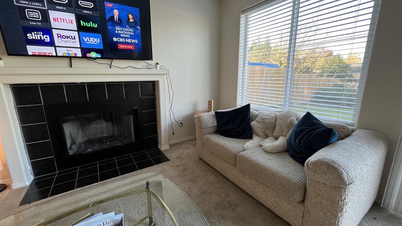 Photo of Livingroom in Five Oaks