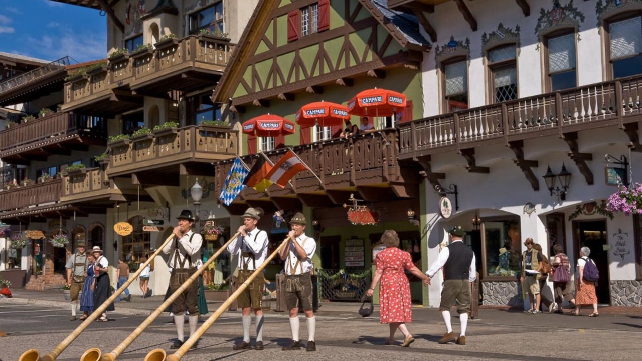 Photo of Others in Downtown Leavenworth