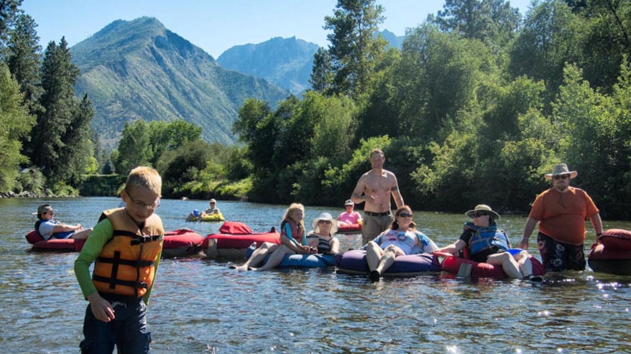 Photo of Others in Downtown Leavenworth
