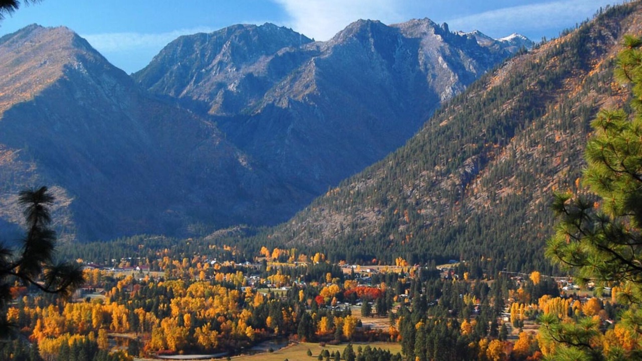 Photo of Others in Downtown Leavenworth