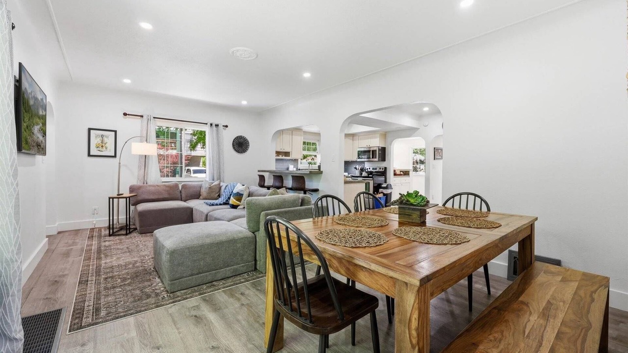 Photo of Livingroom in North End