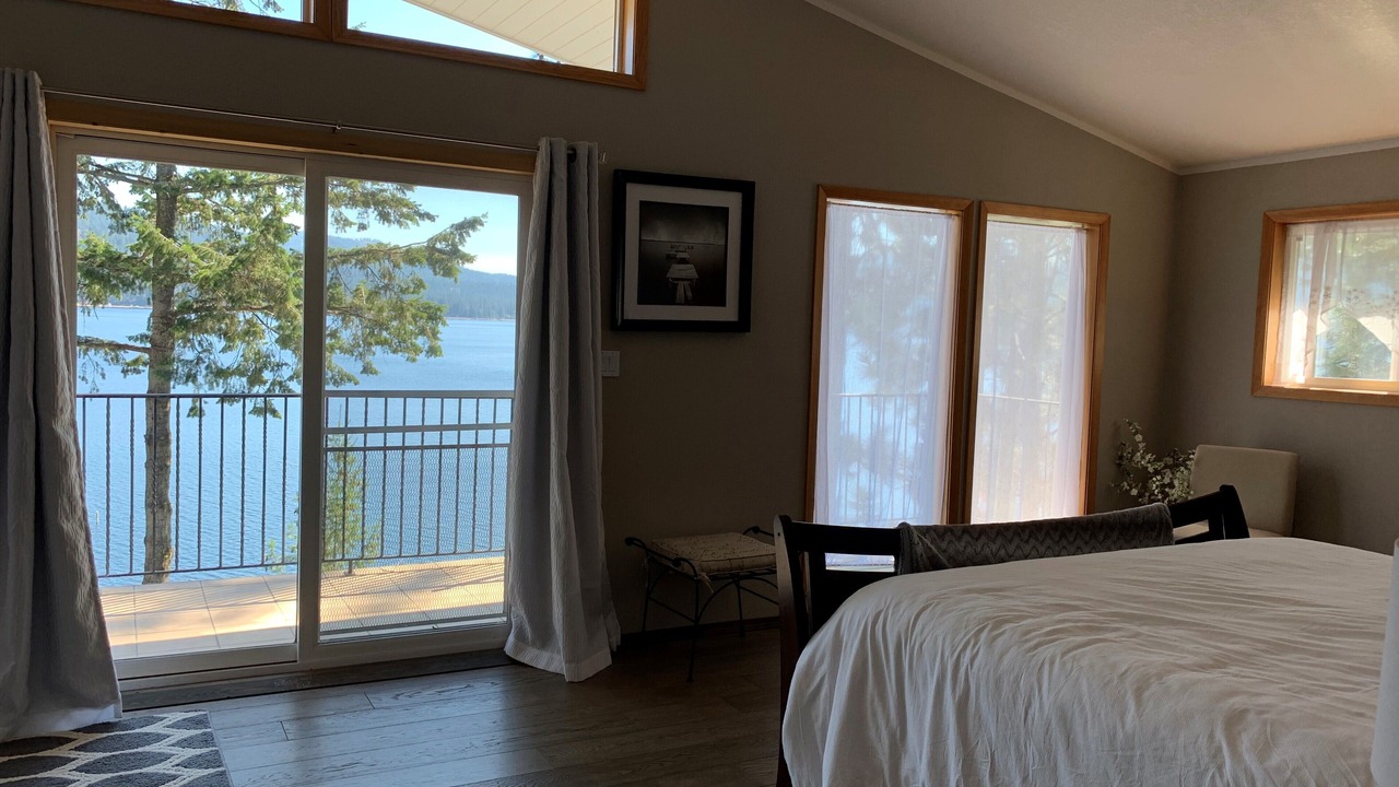 Photo of Bedroom in Loon Lake