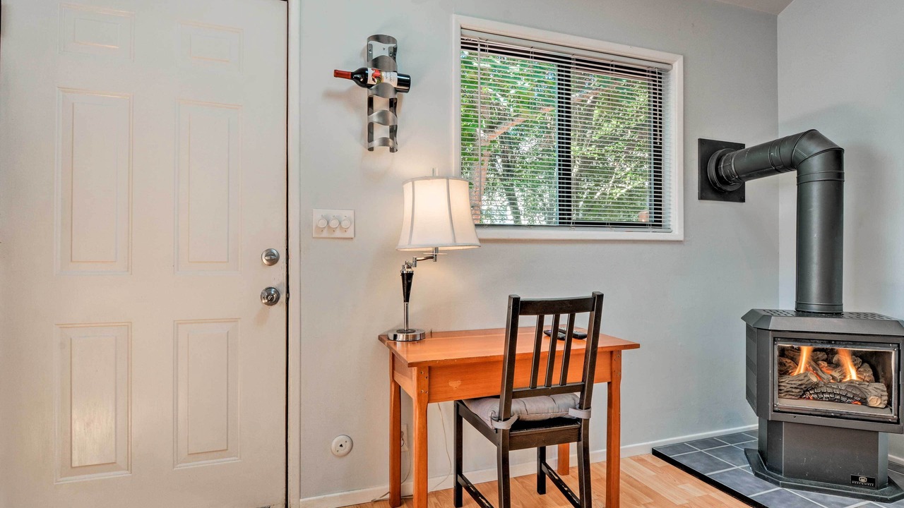 Photo of Livingroom in Siskiyou-Hargadine Historic District