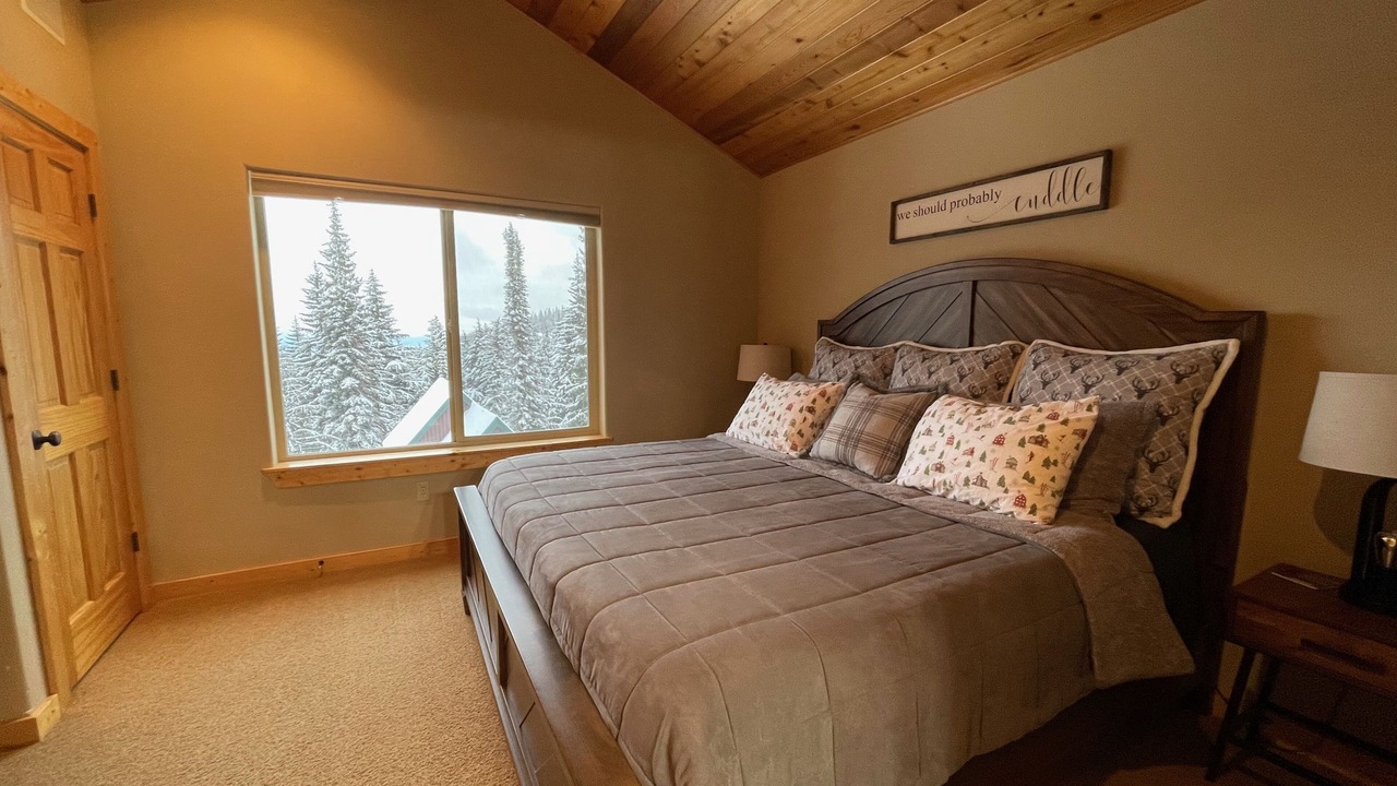 Photo of Bedroom in Sandpoint