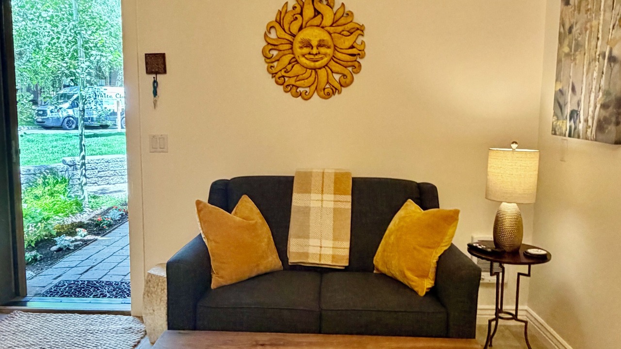 Photo of Livingroom in Elkhorn Village