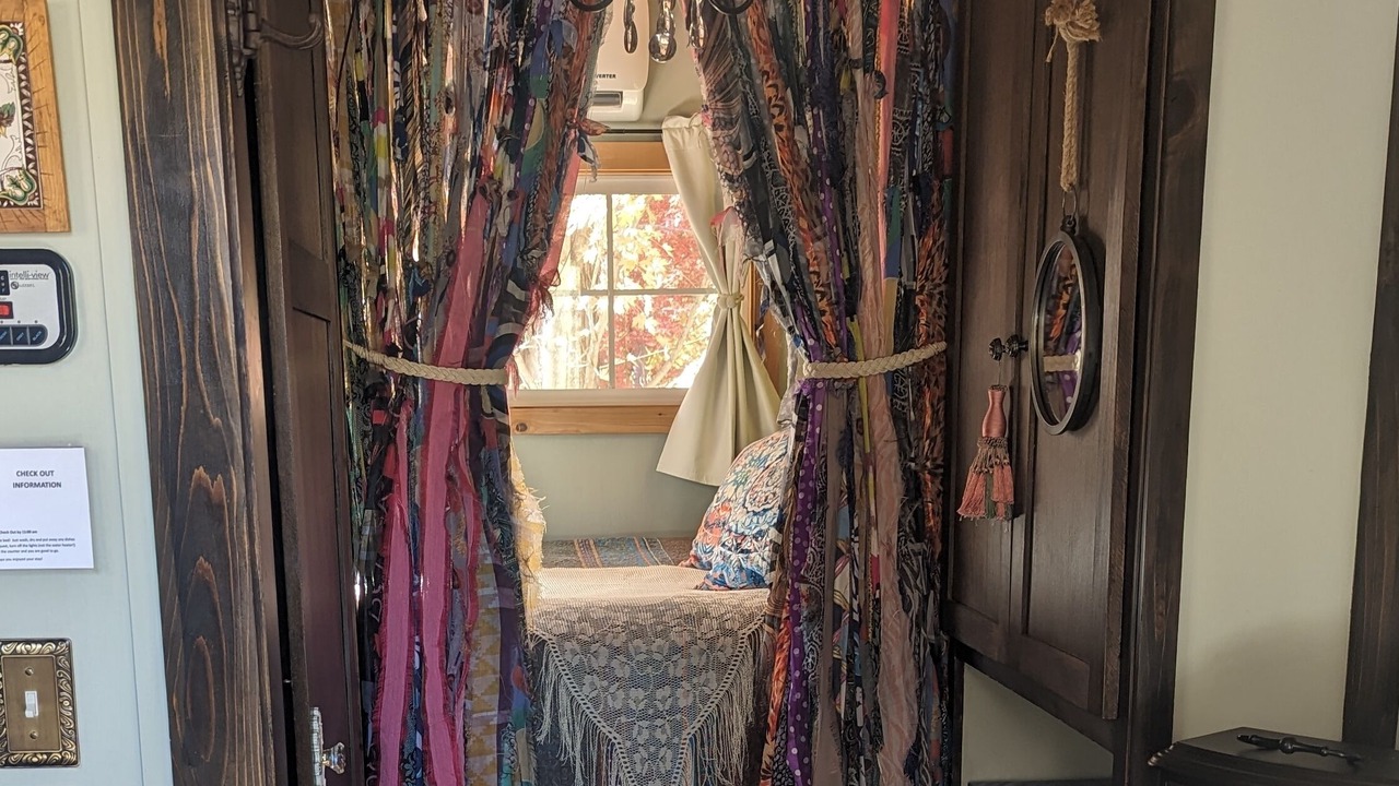 Photo of Bedroom in Salmon