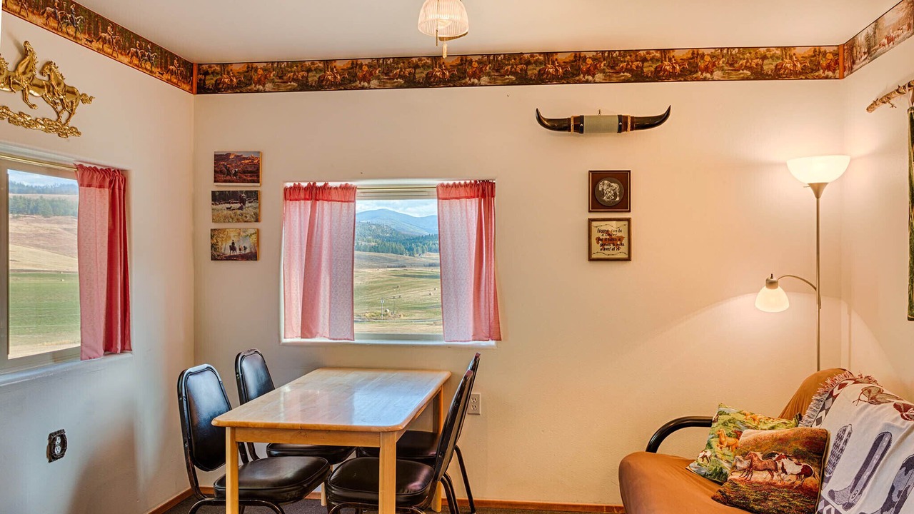 Photo of Livingroom in Oroville