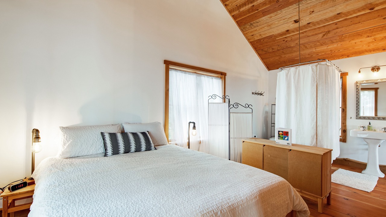 Photo of Bedroom in Eastsound