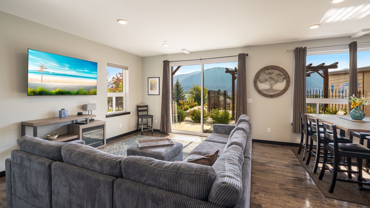 Photo of Livingroom in Manson