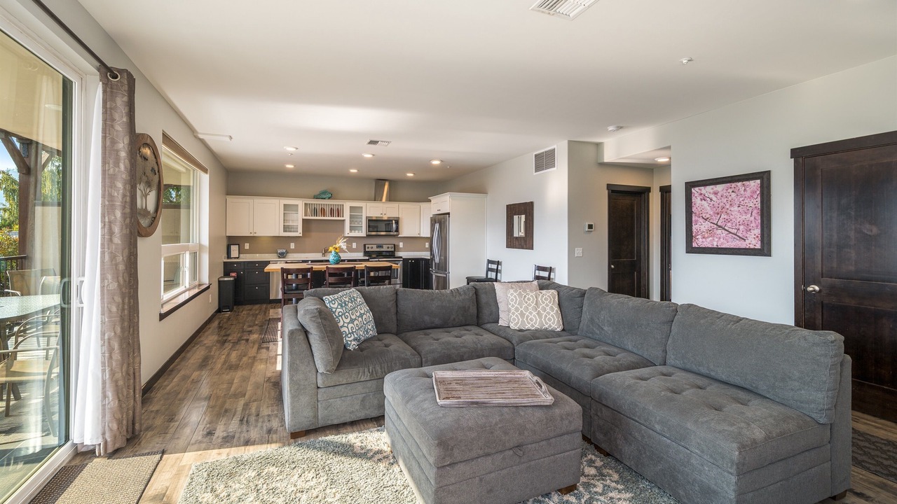 Photo of Livingroom in Manson