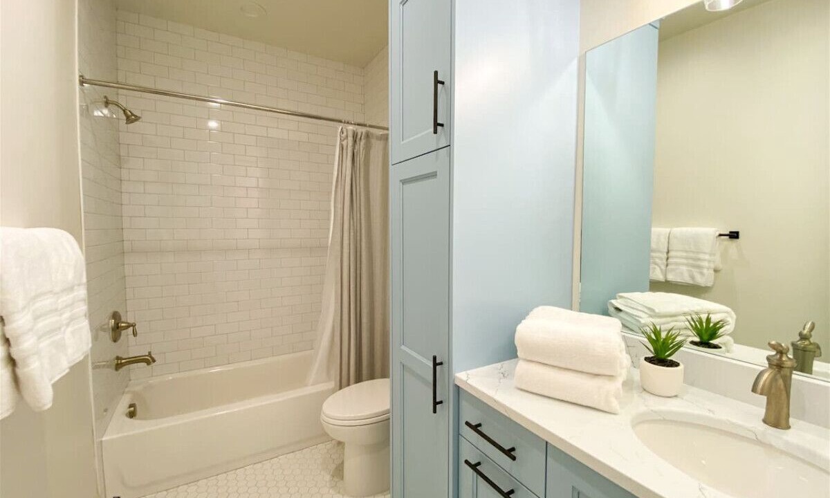 Photo of Bathroom in Garden City