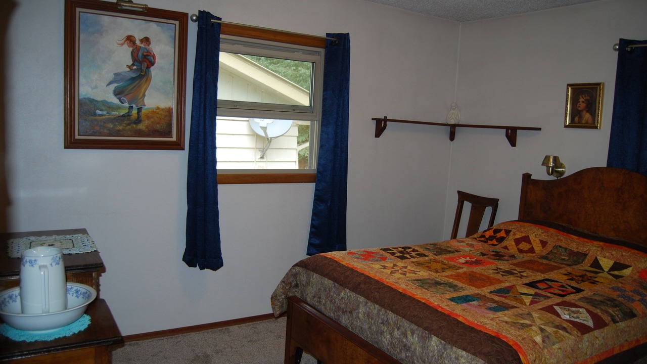 Photo of Bedroom in Metaline Falls
