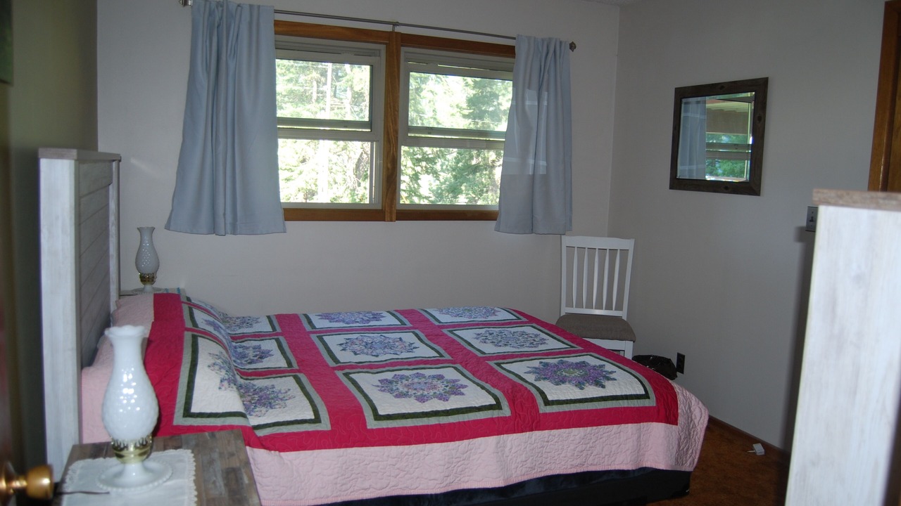 Photo of Bedroom in Metaline Falls