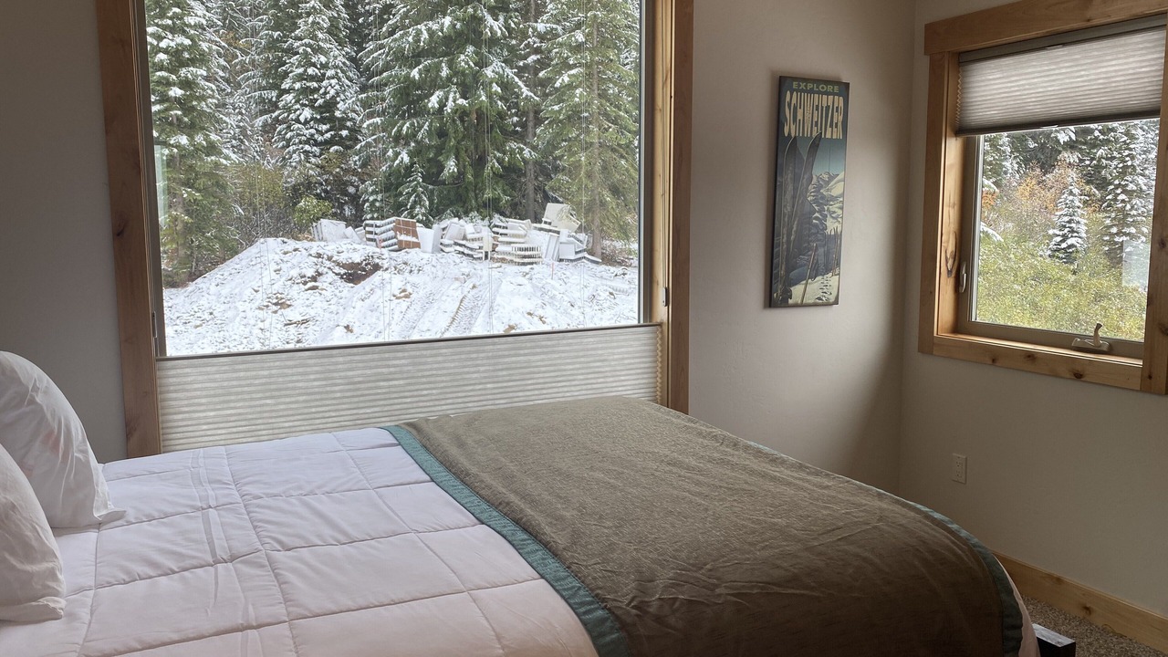 Photo of Bedroom in Sandpoint