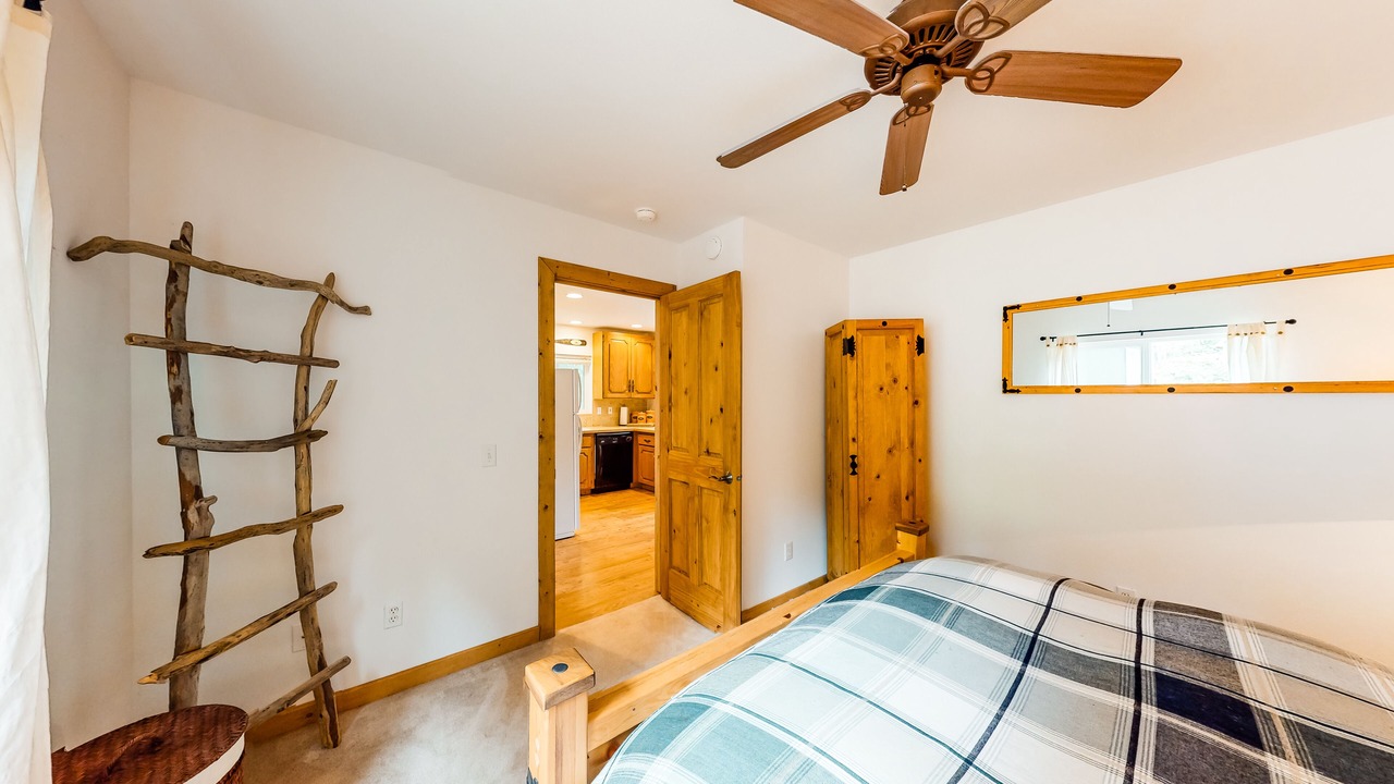 Photo of Bedroom in Hoodsport