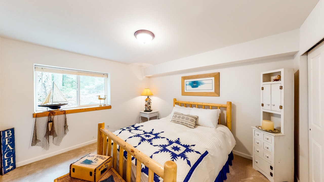 Photo of Bedroom in Hoodsport