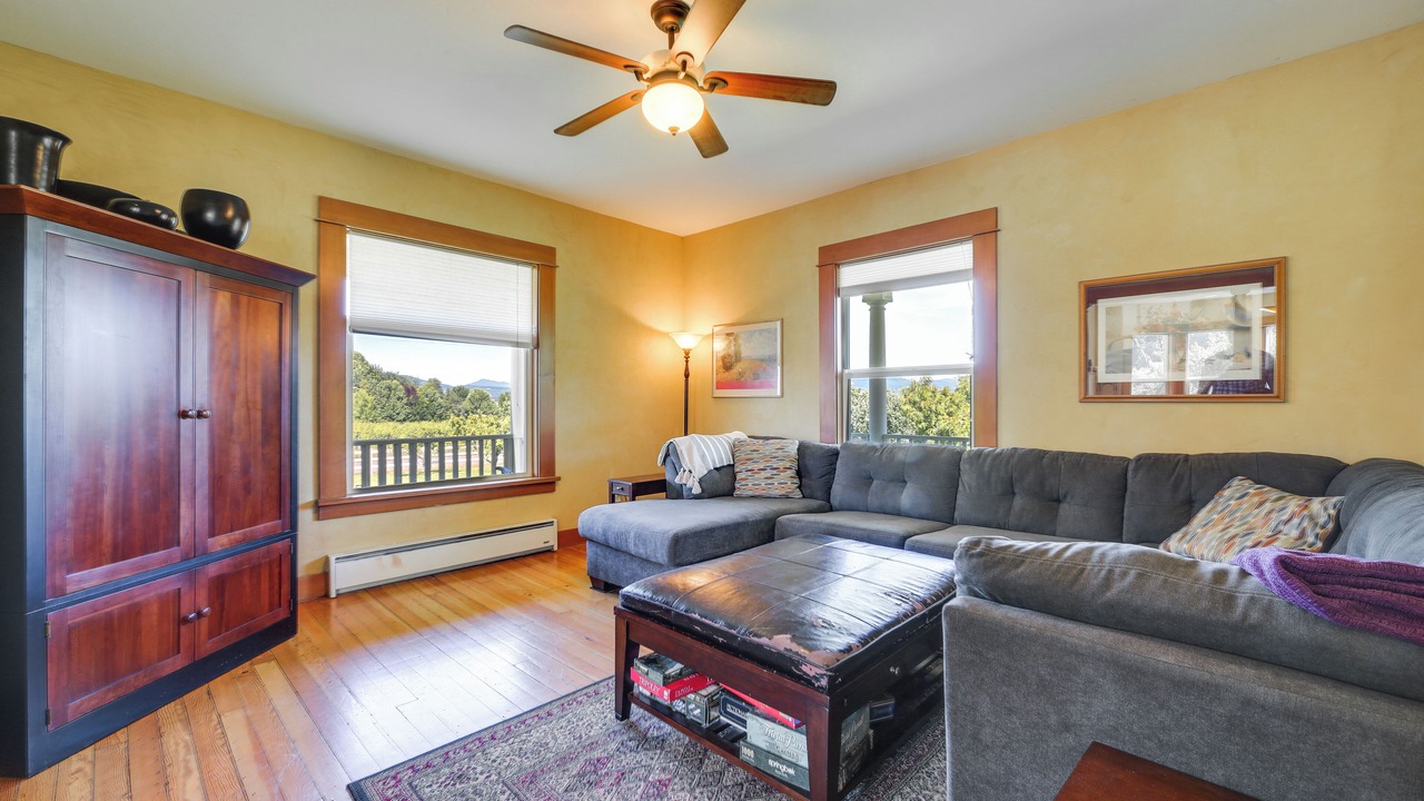 Photo of Livingroom in Hood River