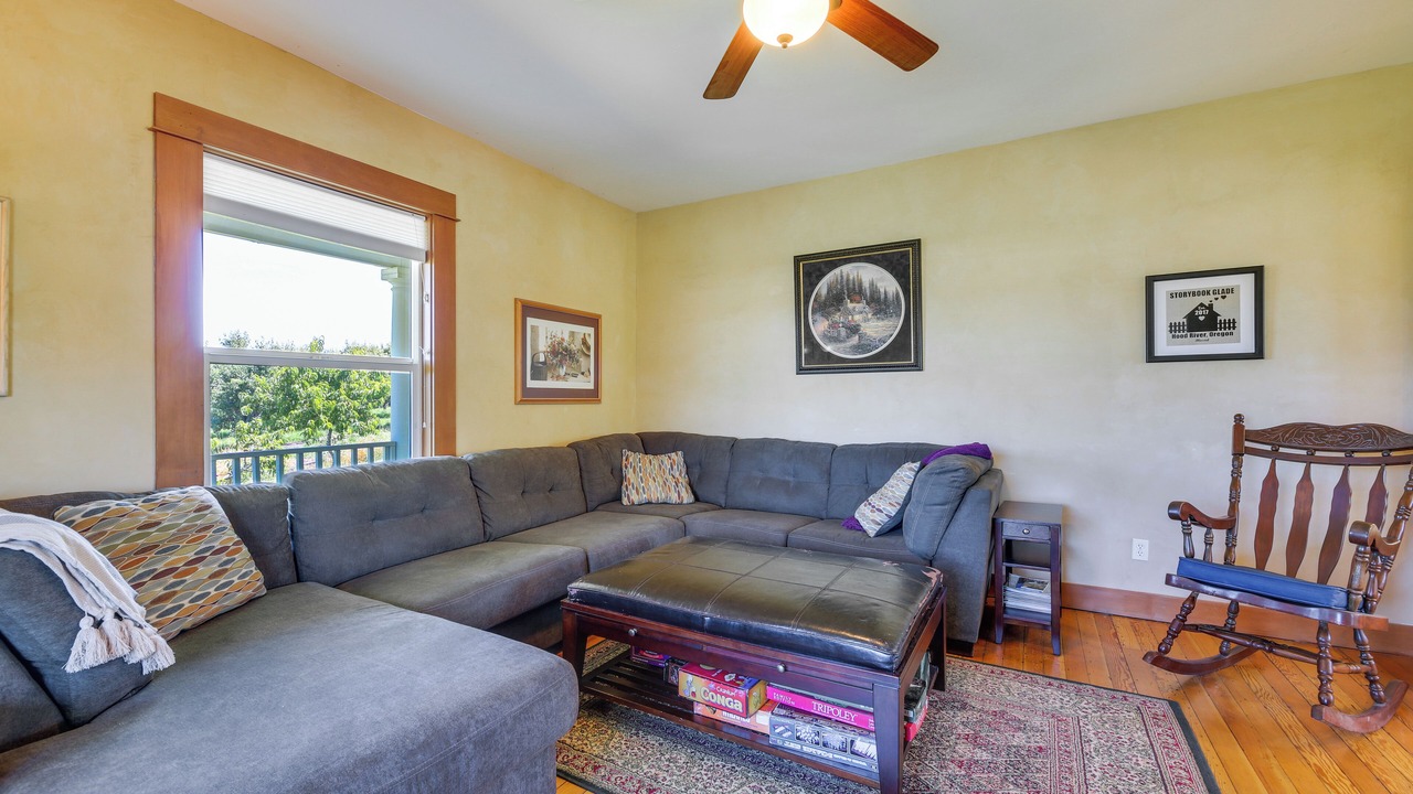 Photo of Livingroom in Hood River